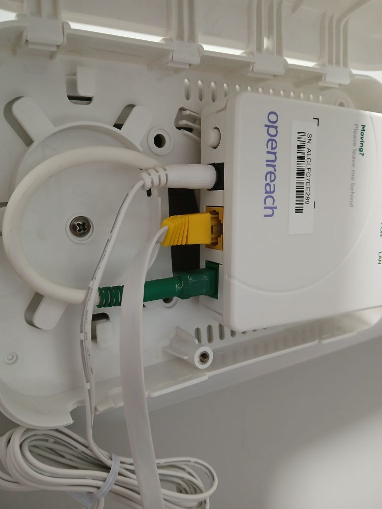 cableinopenreachbox.jpg cableinopenreachbox.jpg